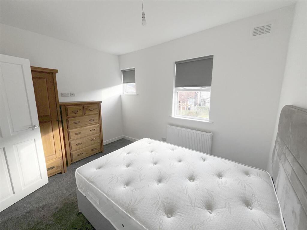 Bed1 A.JPG