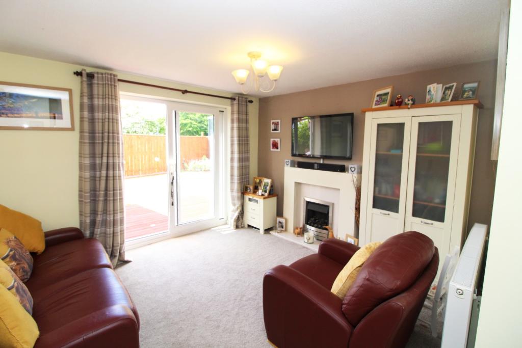 Lounge/Dining Area