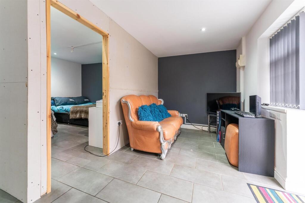 37 Rock Road Annexe Lounge.jpg