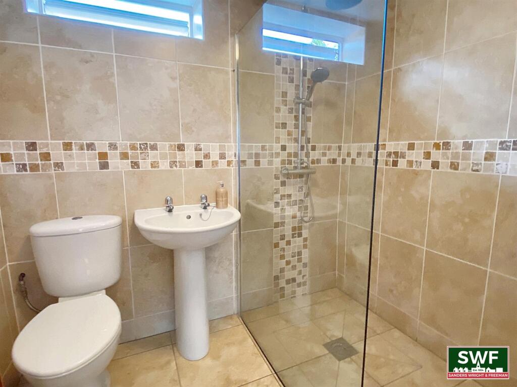 Gr floor shower room.jpg