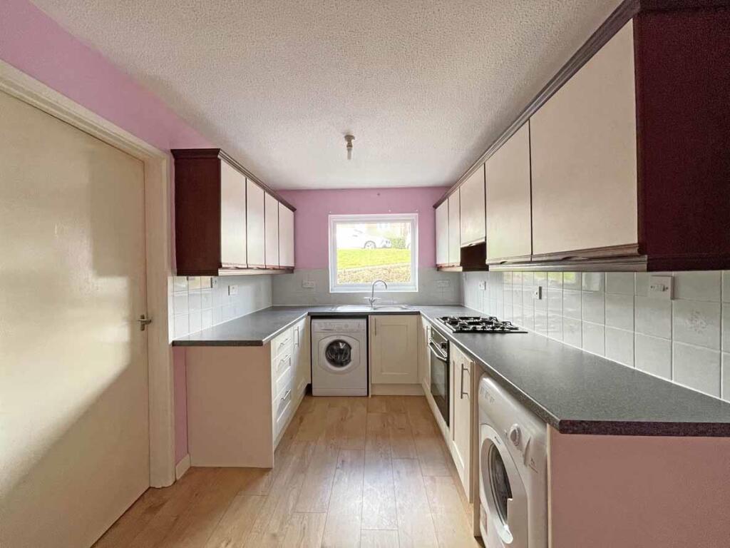 Hallerton Close 14 - Kitchen.jpg