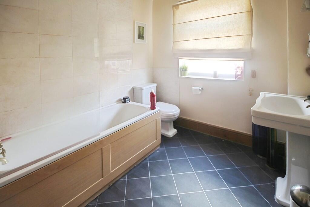 aa7b84f4-IMG_134_...