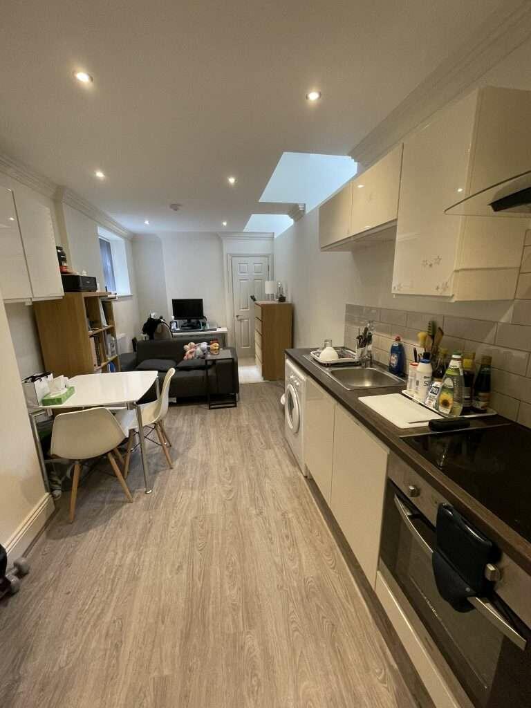 Flat_1_St_James_Row