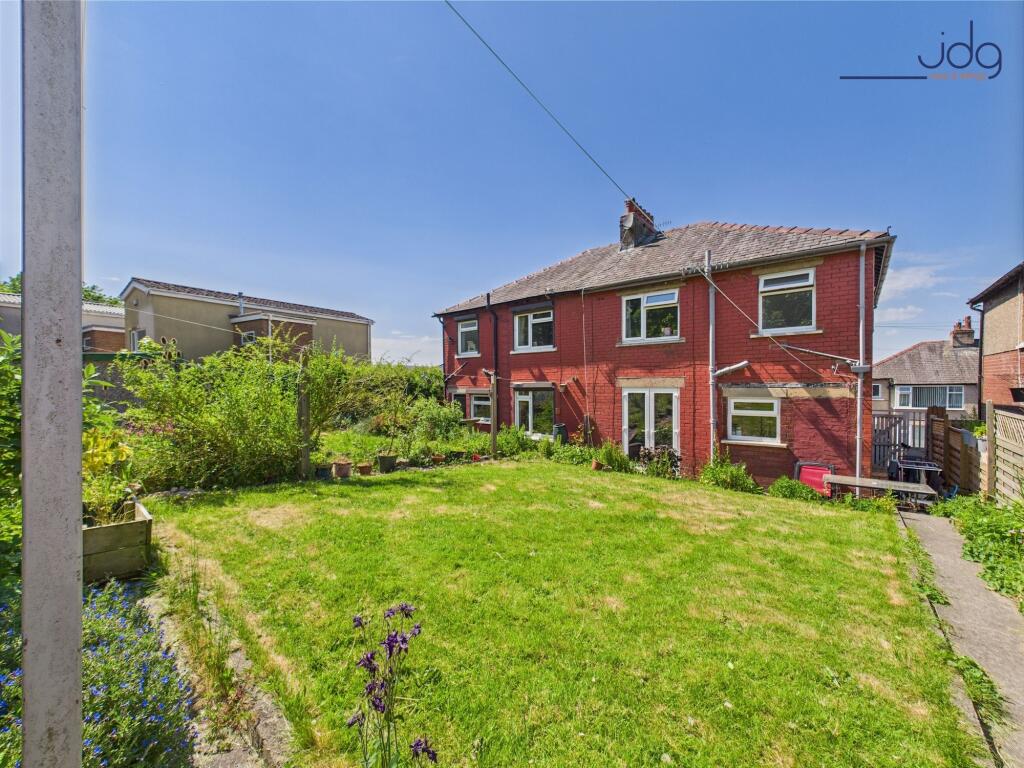 Garden facing the rear of the property