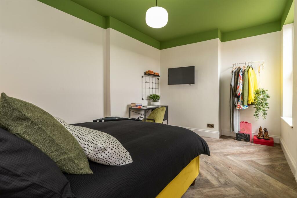 39 Wolfa st Bedroom3.2.jpg