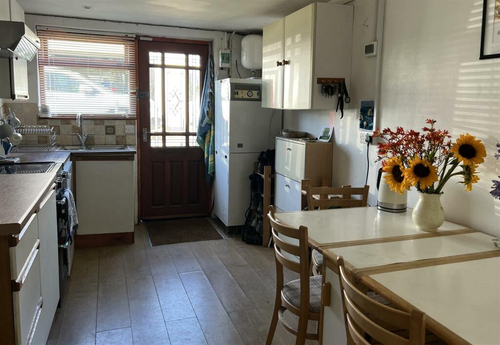 kitchen 5.jpg