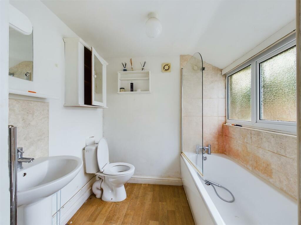 Bathroom.jpg