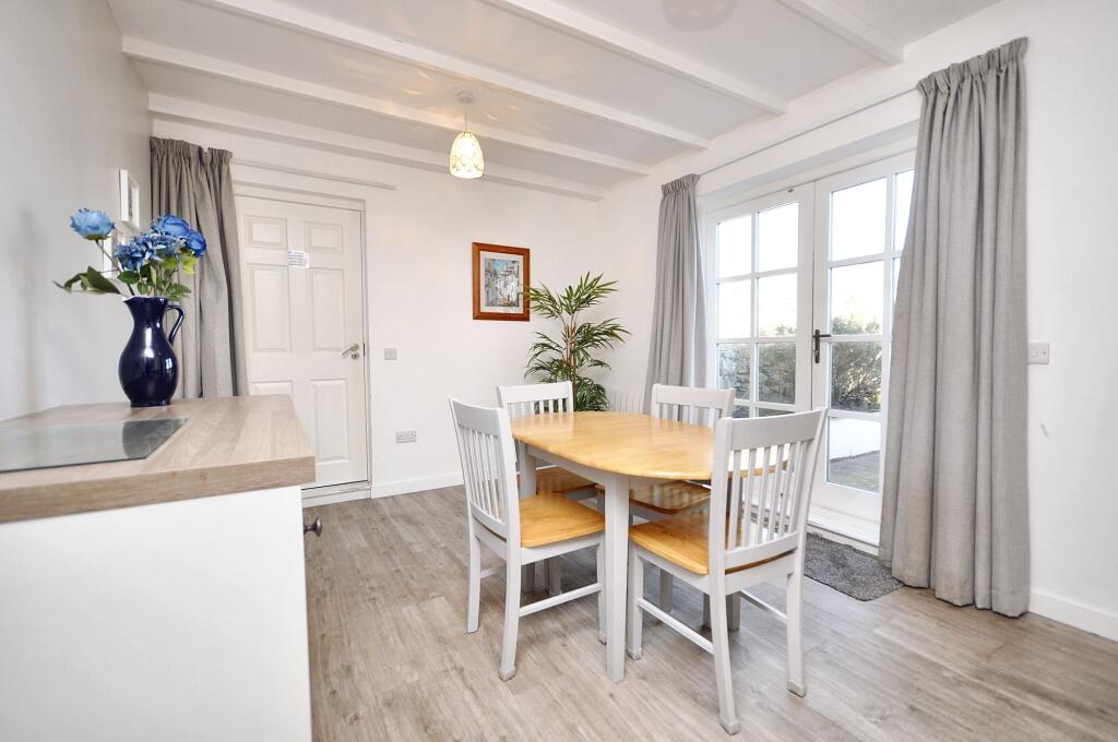 Kitchen/ Dining Area