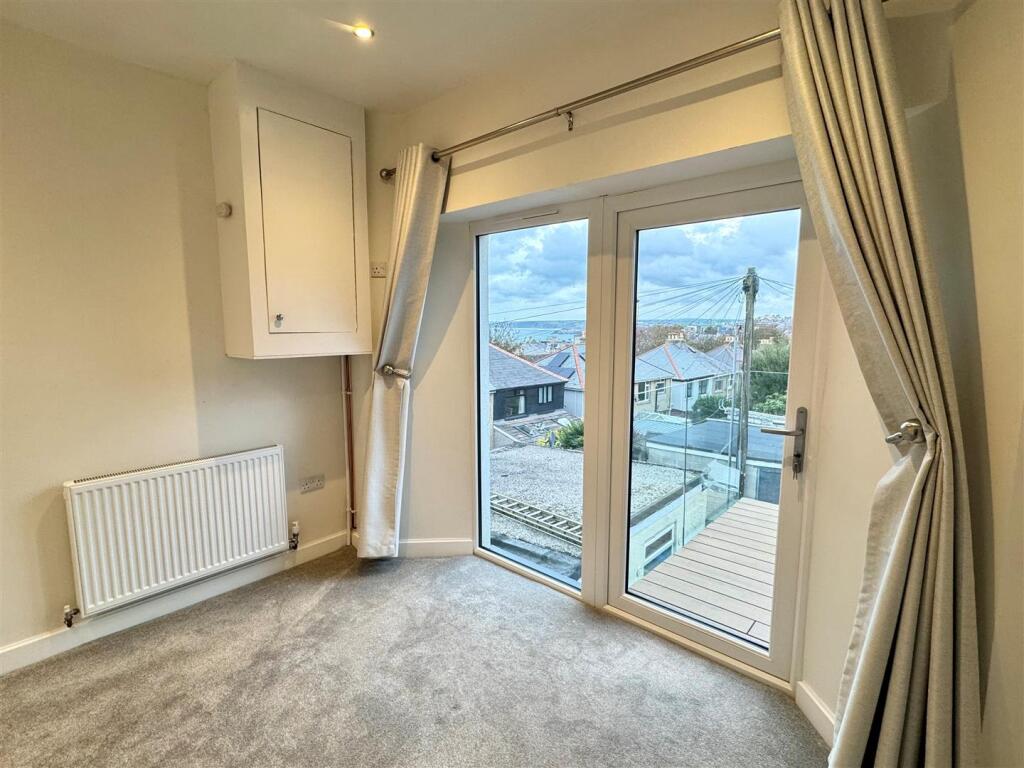 18 St Georges Road Bedroom