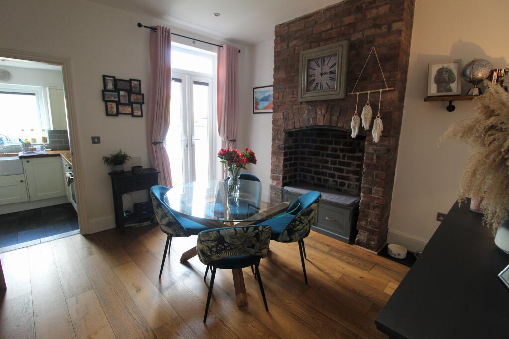 R Dining Roon (2).jpg