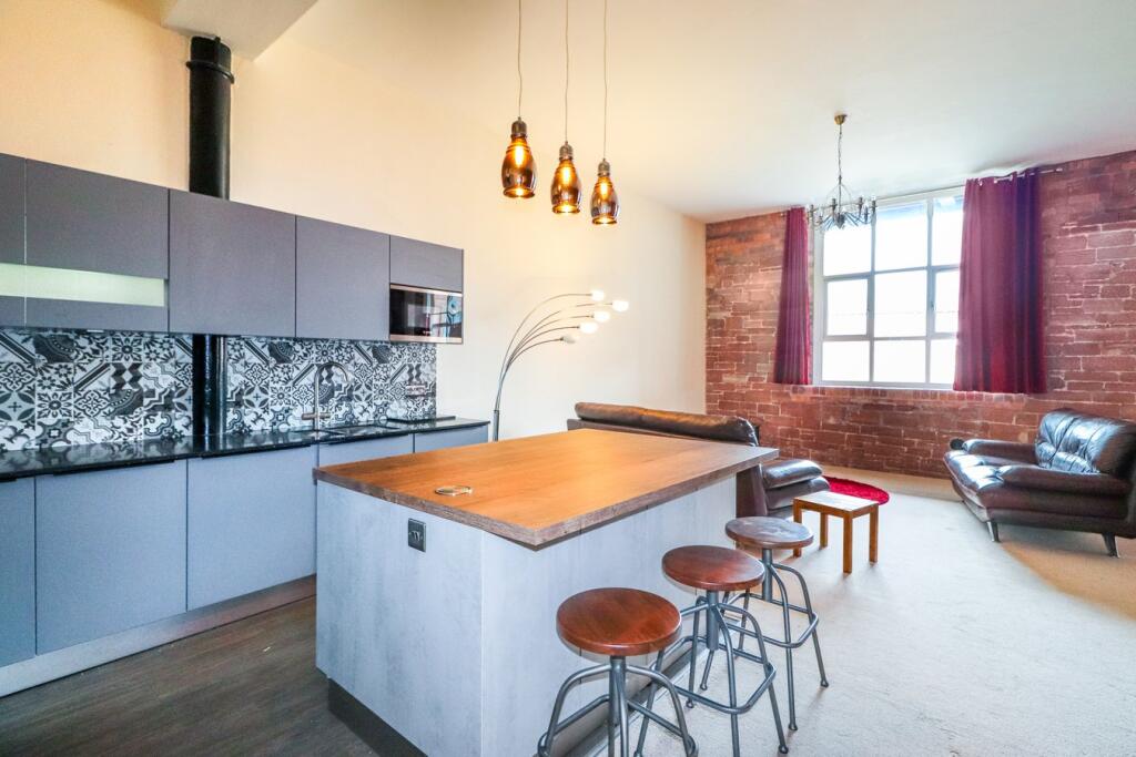 Open plan lounge/kitchen