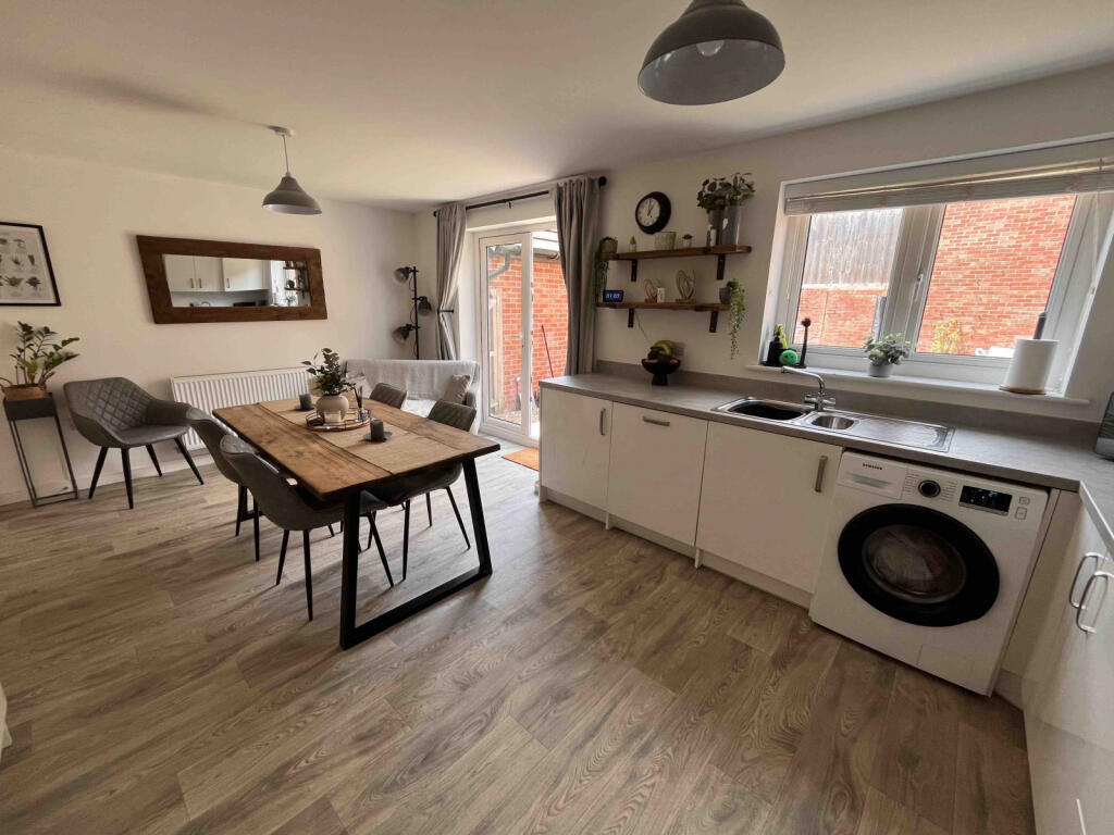 KITCHEN/ DINER