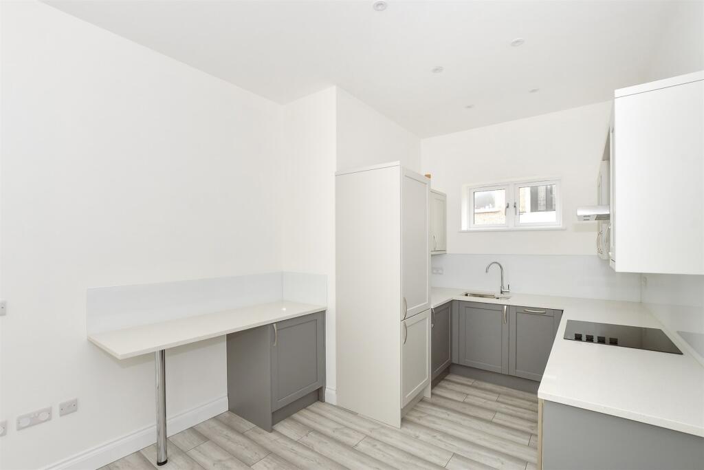 Kitchen/Breakfast Area