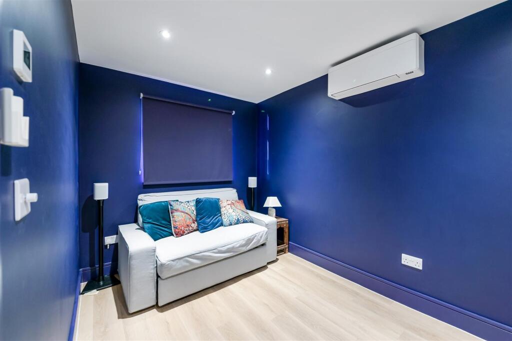 DEANS CLOSE,18-3.jpg