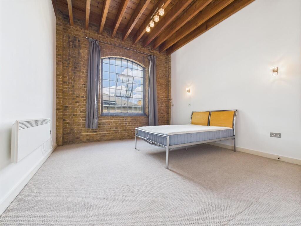 Bedroom 1.jpg