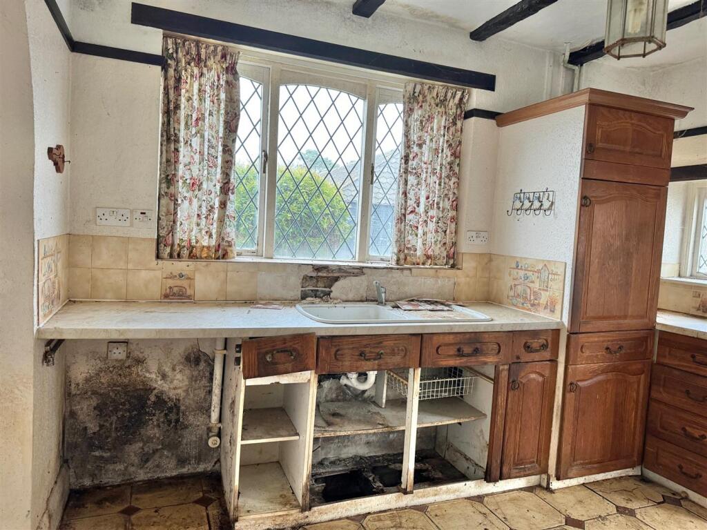 Kitchen 1.jpg