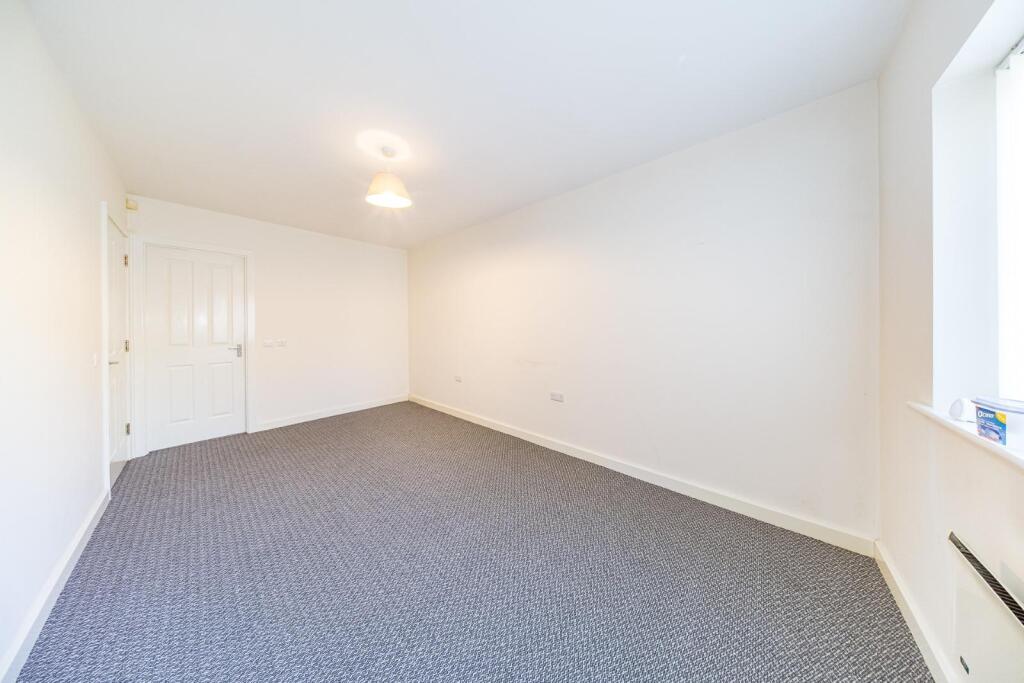 Bridgefield Court bedroom 1 2.jpg