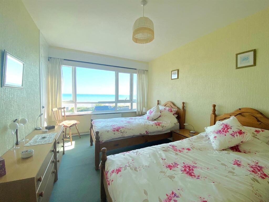 3 Clock Tower Ct - Bed1.jpg