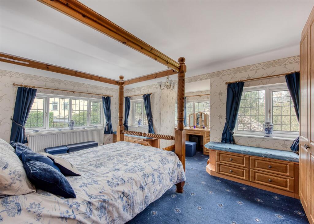 Natsfield House-bed1.jpg