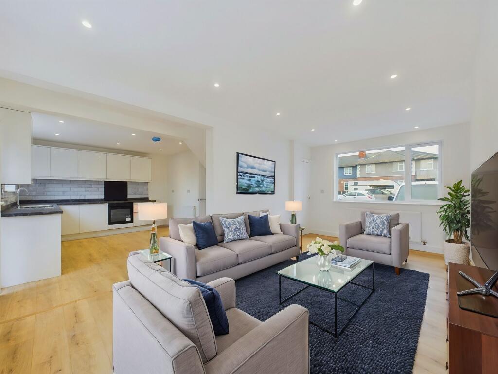 Open Plan Living (Virtually Furnished)