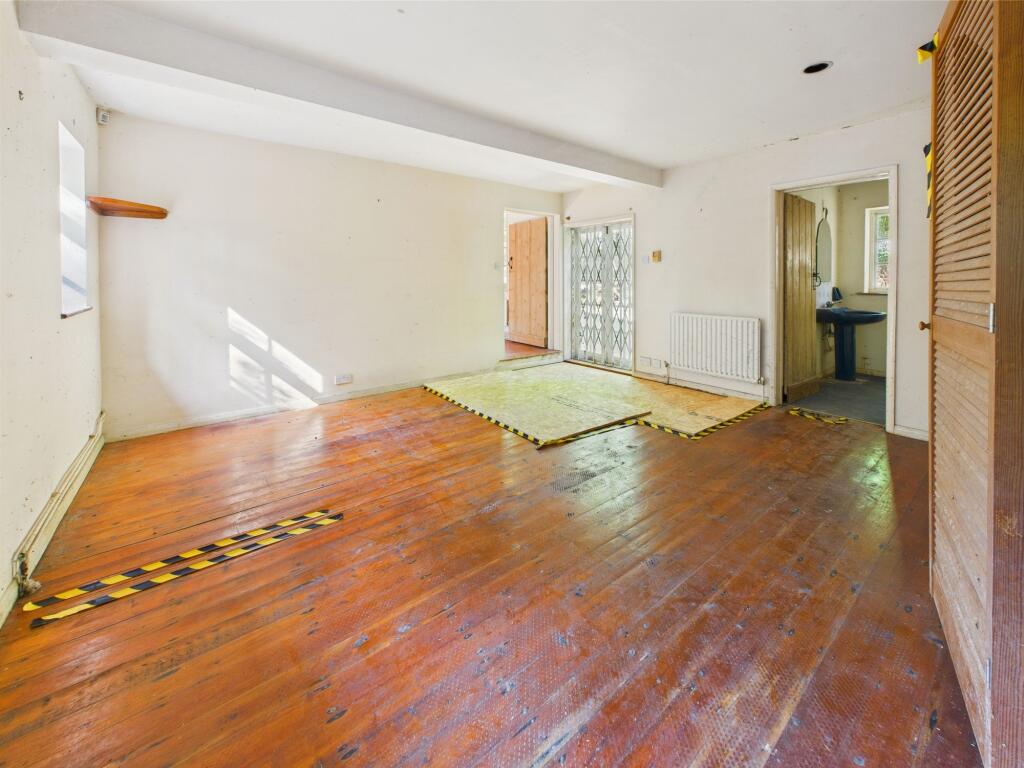 dining room/bedroom