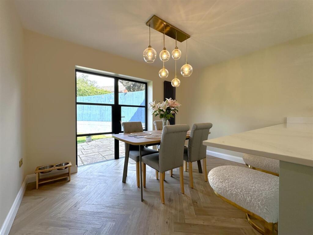 Dining Room 4.