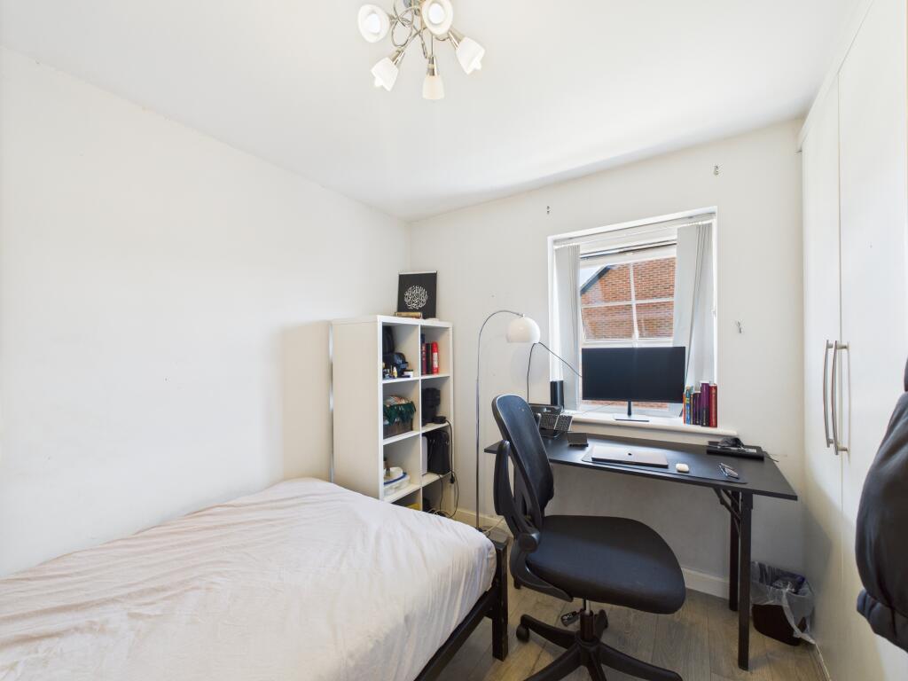 CAM03674G0-PR0564-STILL010