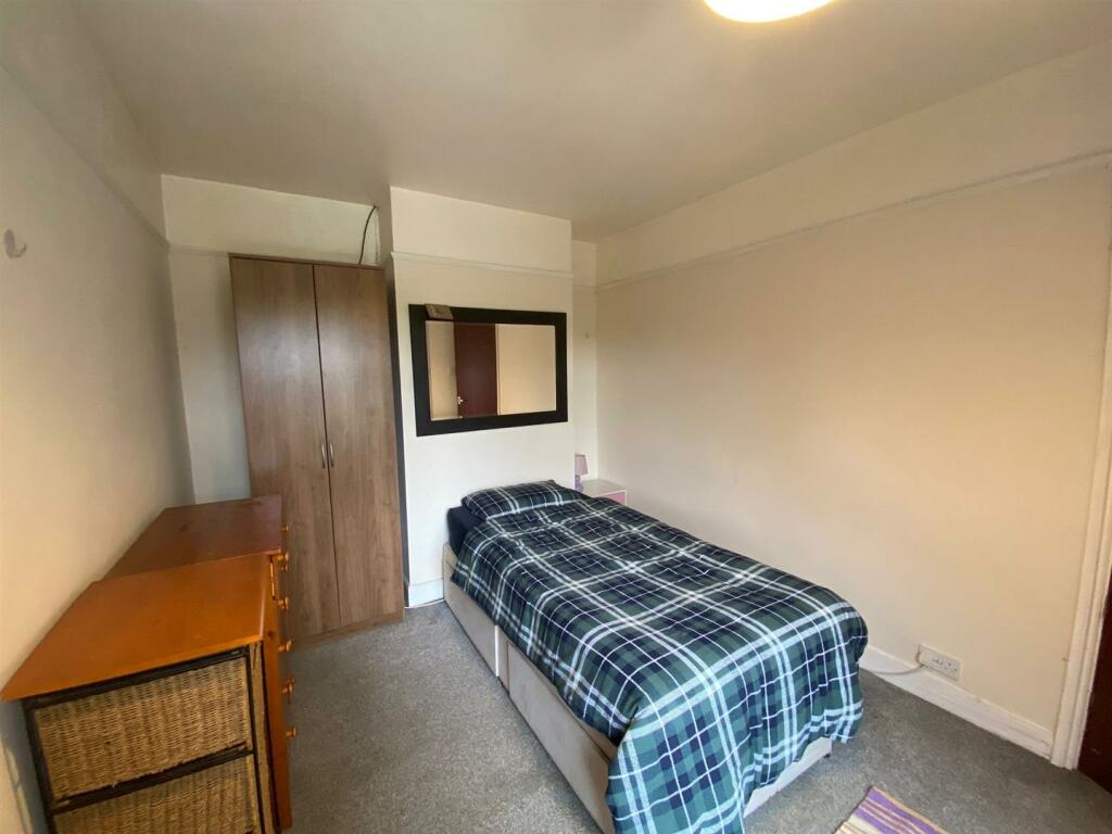 BEDROOM 2: