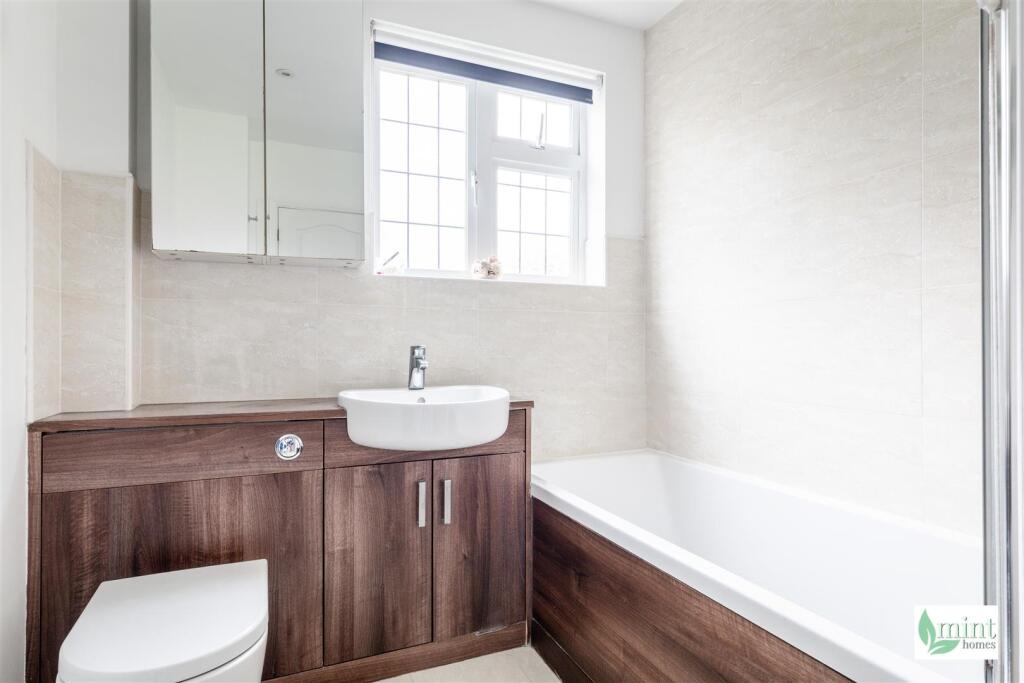 7 Priory Close - Watermark-18.jpg