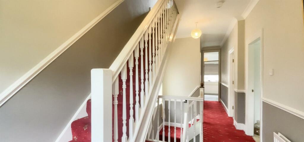 FIRST FLOOR LANDING
