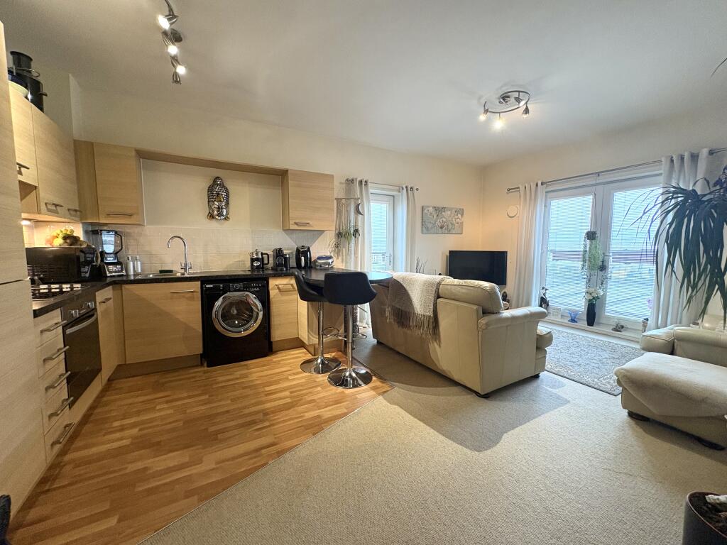 OPEN PLAN RECEPTION