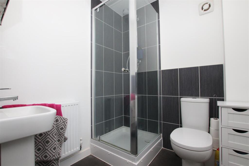Ensuite.JPG