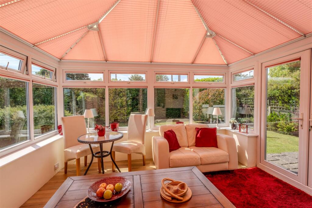 1 Martindale Ave-15.jpg