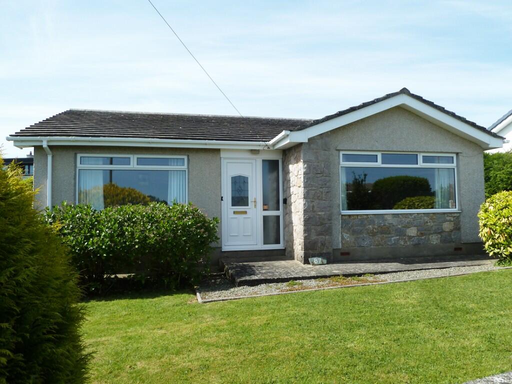 Lawned front garden