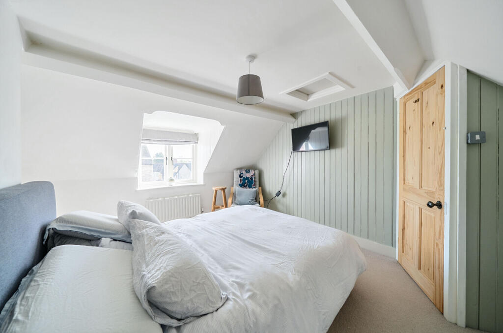 Maon Bedroom