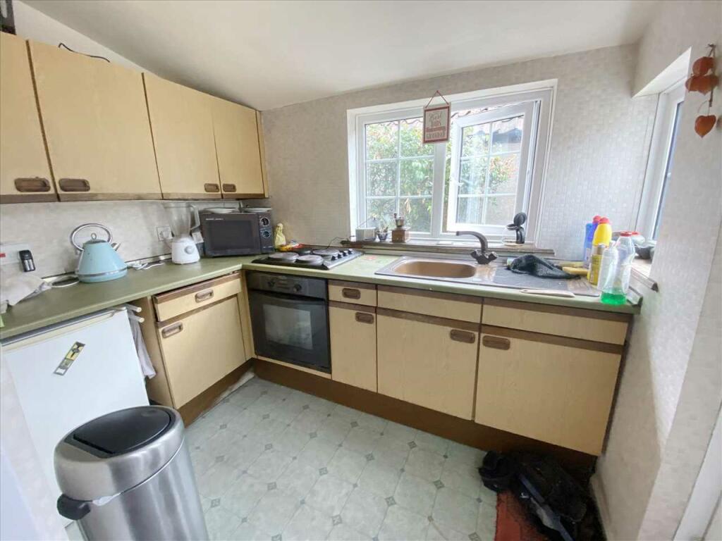 Kitchen: