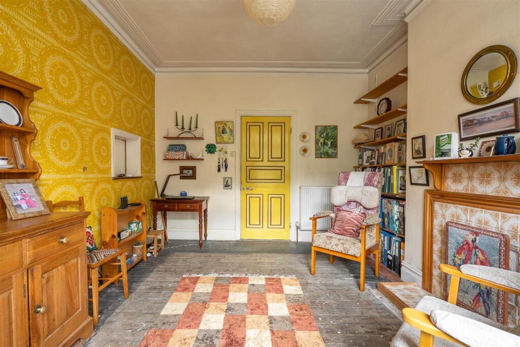 Monkhams Avenue, IG8