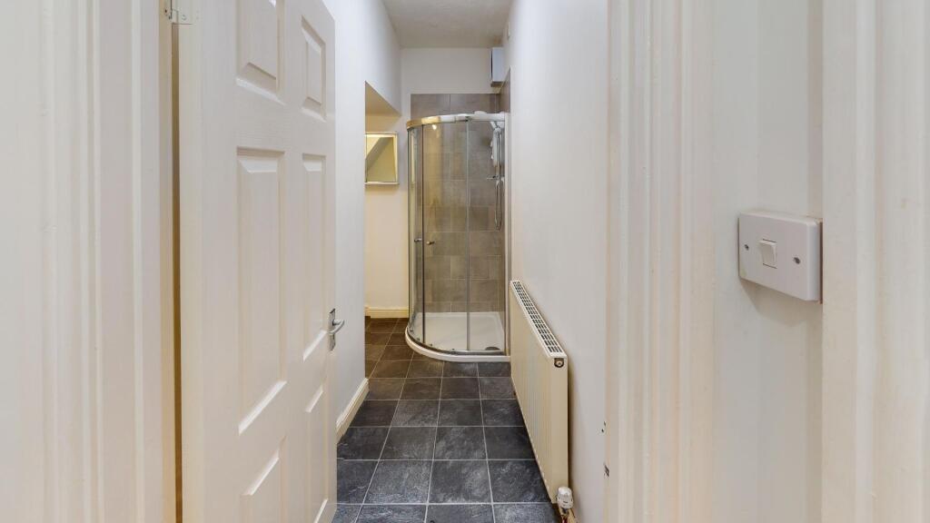 4-Moor-End-Road-Bathroom(1).jpg