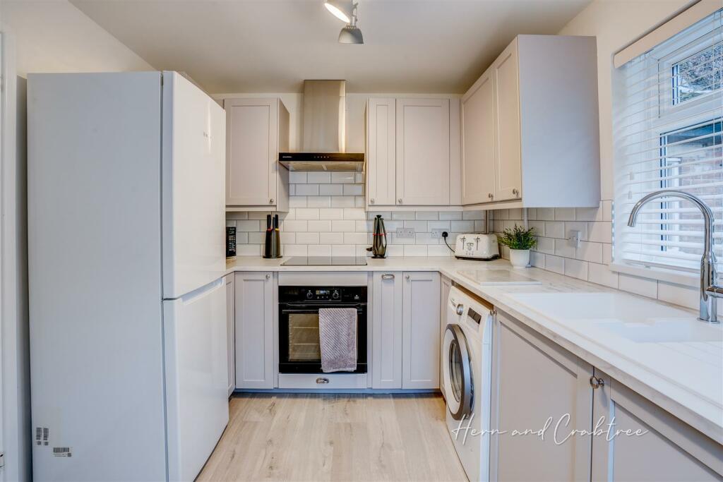 Launcelot Crescent, Thornhill, HernCrabtree (14).j