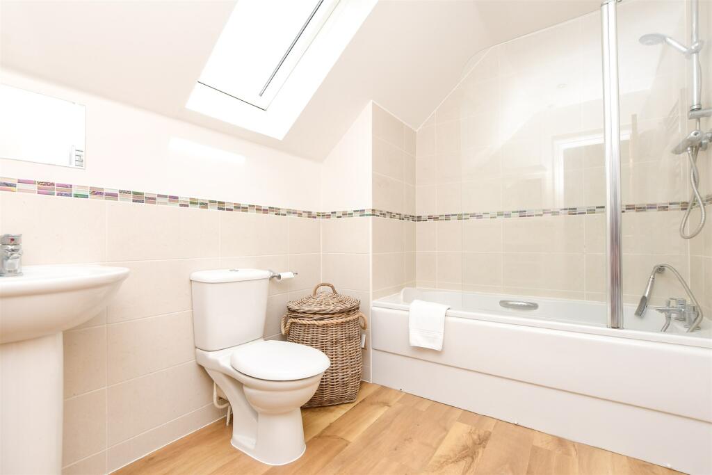 En-Suite Bathroom