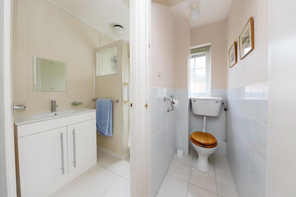 33 Barrowdene Clo...