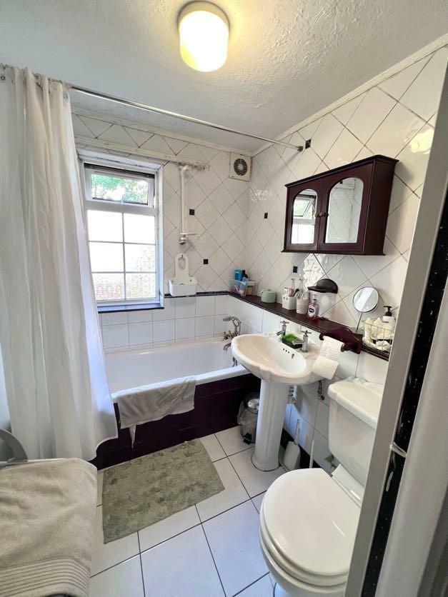 Upstairs Bathroom.jpg