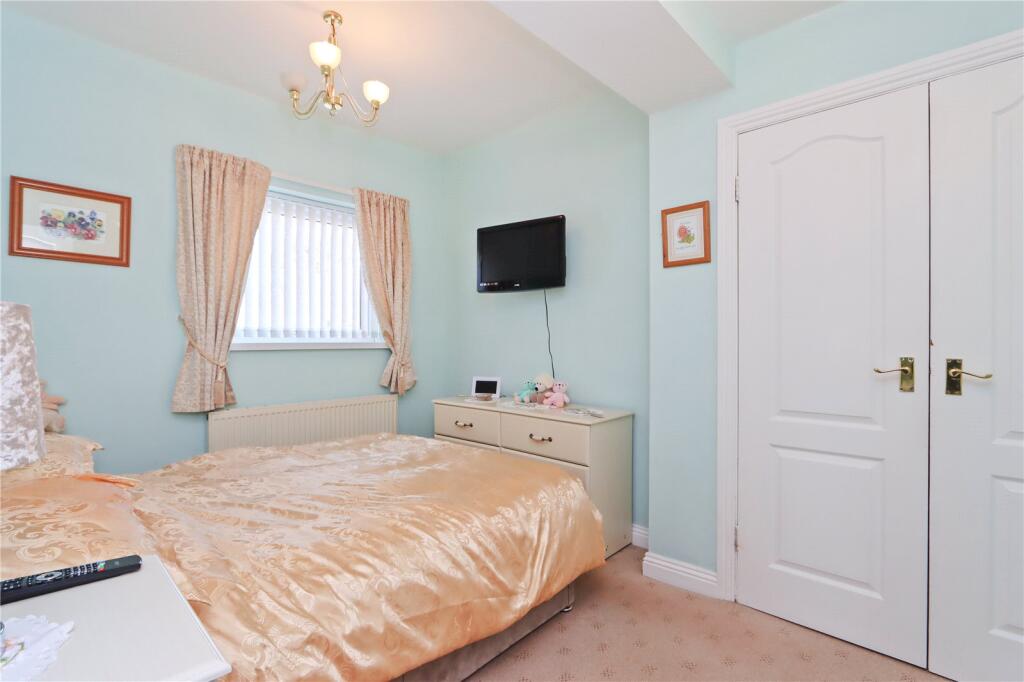 Bedroom 1 Pic 1