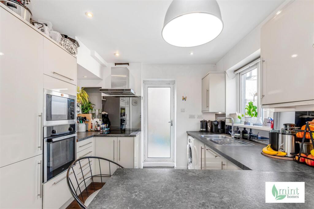 15__Engliff_Lane__Pyrford__Woking__Surrey__GU22_8S