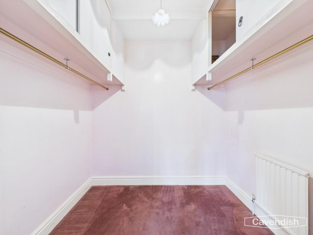 WALK-IN WARDROBE