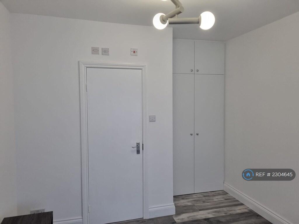 Built In Cupboard/Drawers