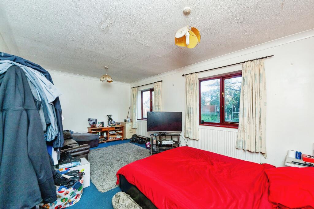 Dining Room/Bed 5