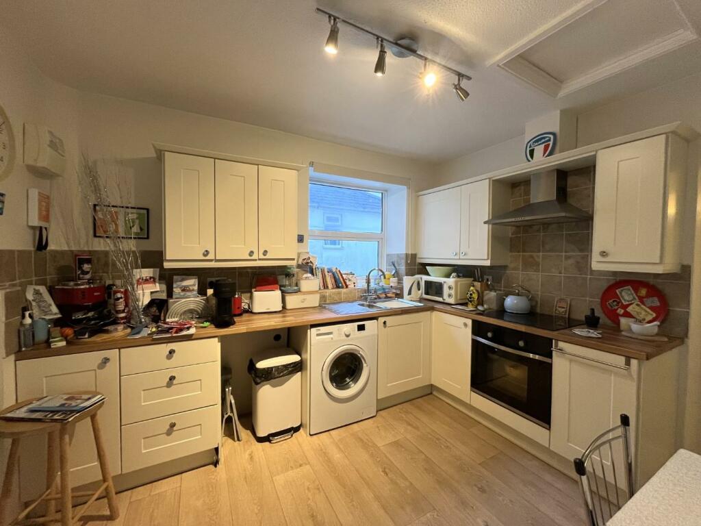 Kitchen 3.JPG