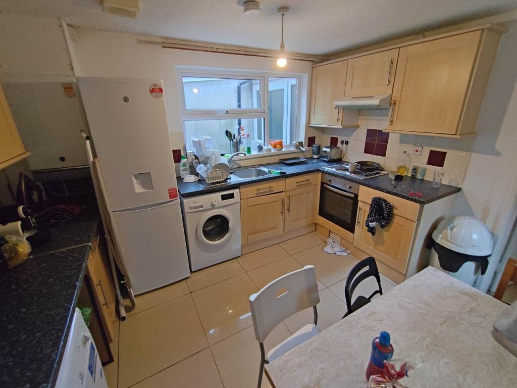Rear kitchen (1)