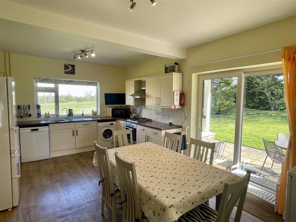 Kitchen Dining Room.JPEG